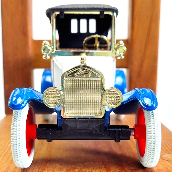 Vintage ERTL Amoco 1918 Runabout Die Cast Metal Locking Coin Bank 1/25 Scale - Picture 3 of 16